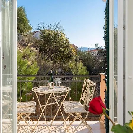 Apartment Borzic Omis