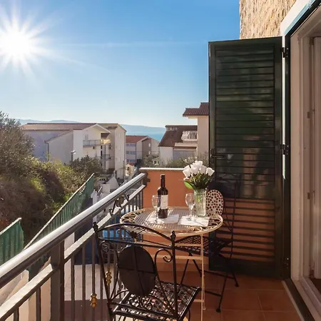 Apartment Borzic Omis
