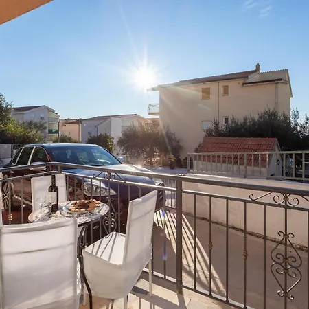 Apartment Borzic Omis