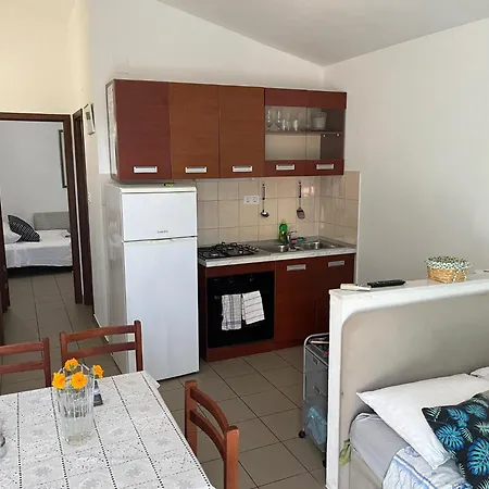 Apartment Borzic Omis