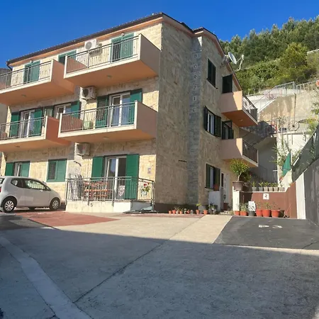 Apartment Borzic Omis